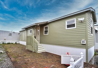 34 Helen Dr, Moonachie, NJ 07074