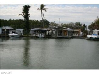 233 Harbour Dr, Naples, FL 34103