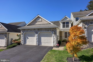 18 Red Leaf Ln, Lancaster, PA 17602