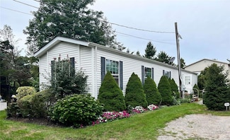 588 Hubbard Ave, Riverhead, NY 11901