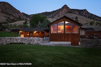 199 Twin Peaks Ranch Rd, Salmon, ID 83467