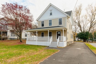 32 Reservoir Dr, Millbrook, NY 12545