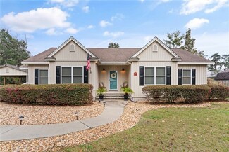 402 Houston St, Darien, GA 31305