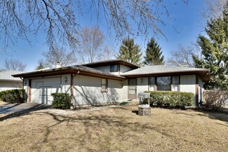 5S553 Tartan Ln, Naperville, IL 60563