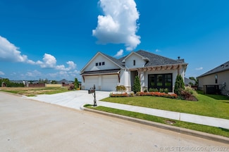 917 W 85th St, Tulsa, OK 74132