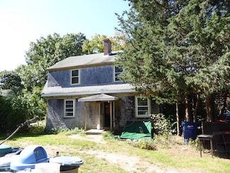 4 Oakland St, Mattapoisett, MA 02739