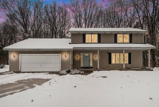 13584 152nd Ave, Grand Haven, MI 49417
