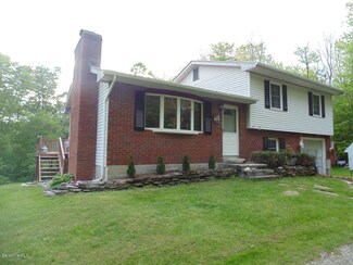 13 August Smith Rd, Hinsdale, MA 01235