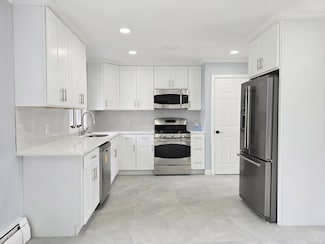 206 Bridgeview Place, Stratford, CT 06614