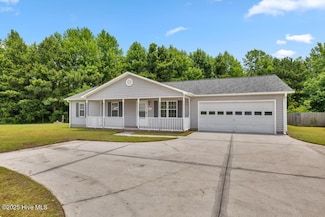 723 Queens Creek Rd, Hubert, NC 28539