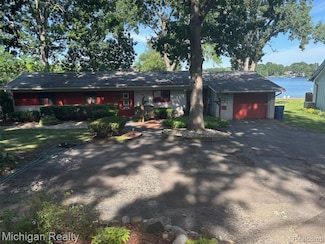 2714 Lari Ct, West Bloomfield, MI 48324
