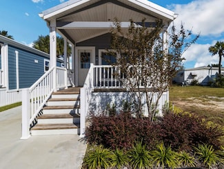 561 E Burleigh Blvd, Tavares, FL 32778