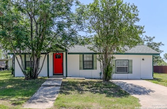 1410 B St, Floresville, TX 78114