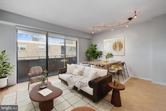 2141 P St NW Unit 1009, Washington, DC 20037