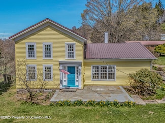 11 Manzer Rd, New Milford, PA 18834