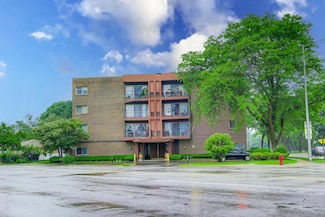 4838 Howard St Unit 301, Skokie, IL 60077