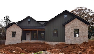 4381 Continental Dr, Pfafftown, NC 27040