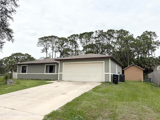 871 Sanford St SW, Palm Bay, FL 32908