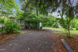 690 N River Bend Rd, Otis, OR 97368