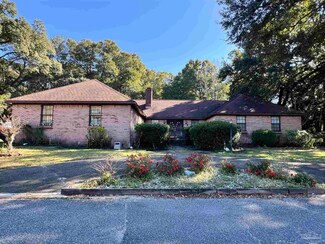6946 Cedar Lake Dr, Pensacola, FL 32526