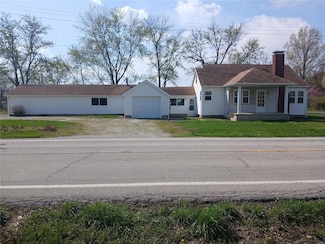 508 W Deck St, New Douglas, IL 62074