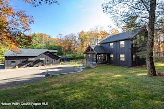 130 Cedar Dr, Kerhonkson, NY 12446