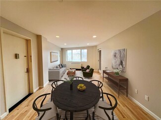 702 Ocean Pkwy Unit 5B, Brooklyn, NY 11230