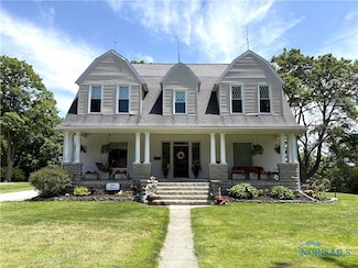 104 N 4th St, Waterville, OH 43566