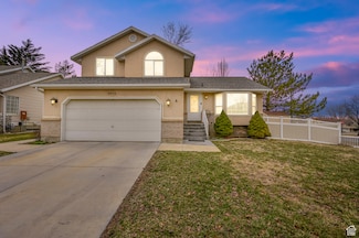 8004 S Old Barn Dr, Sandy, UT 84094