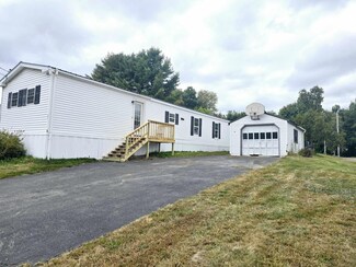 41 Cedar St, East Millinocket, ME 04430