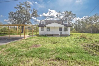 403 Duffy Ln, Holiday Lakes, TX 77515