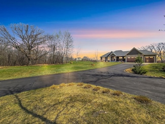 21397 Crimson Ct, Lakeville, MN 55044