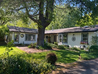 753 W Evans Creek Rd, Rogue River, OR 97537