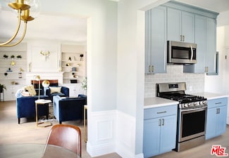 135 1/2 N Harper Ave, Los Angeles, CA 90048
