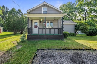228 School St, Pleasantville, PA 16341
