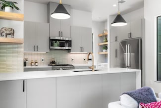 2402 S 3rd St Unit B, Austin, TX 78704