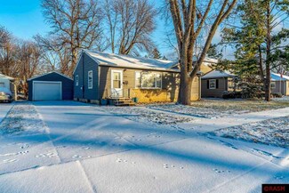 324 324 Jefferson Ave, North Mankato, MN 56003