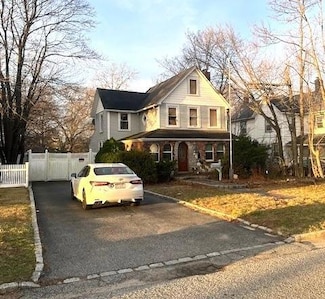 30 Arnold Ave, West Babylon, NY 11704