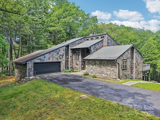 50 Whiskey Creek Rd, Hendersonville, NC 28739