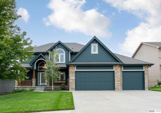 4913 Chennault St, Papillion, NE 68133
