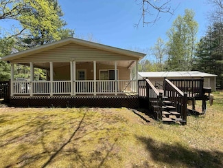 631 Rivers Terrace Dr, Gladwin, MI 48624