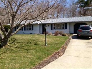 7 Mohawk Dr, South Dartmouth, MA 02748
