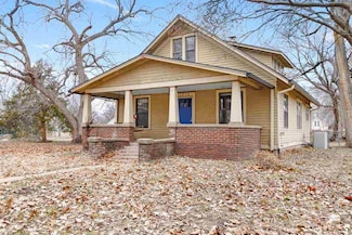 1216 Colorado St, Manhattan, KS 66502