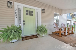 305 Solomon St, Charlotte, NC 28216