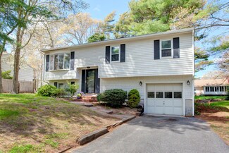 34 Milton St, Teaticket, MA 02536