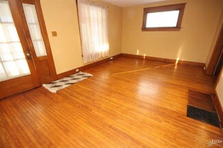 317 Lexington Ct, Fort Wayne, IN 46806