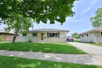 1550 W Wanda Ave, Milwaukee, WI 53221