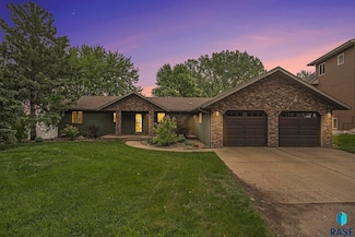 1620 W Lake Dr, Madison, SD 57042