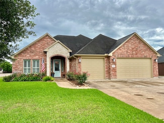 1464 S Bluebonnet Ln, Angleton, TX 77515