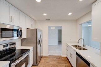8508 NW 14th St, Plantation, FL 33322